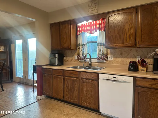 $368,500 | 449 Old Middlesboro Highway, La Follette, TN 37766