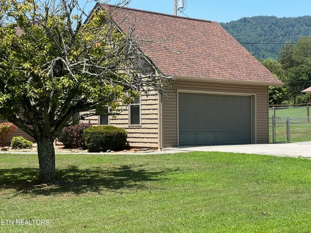 $368,500 | 449 Old Middlesboro Highway, La Follette, TN 37766