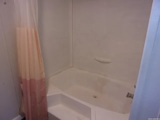 $1,750 | 360 Rangeland Road, Blanco, TX 78606