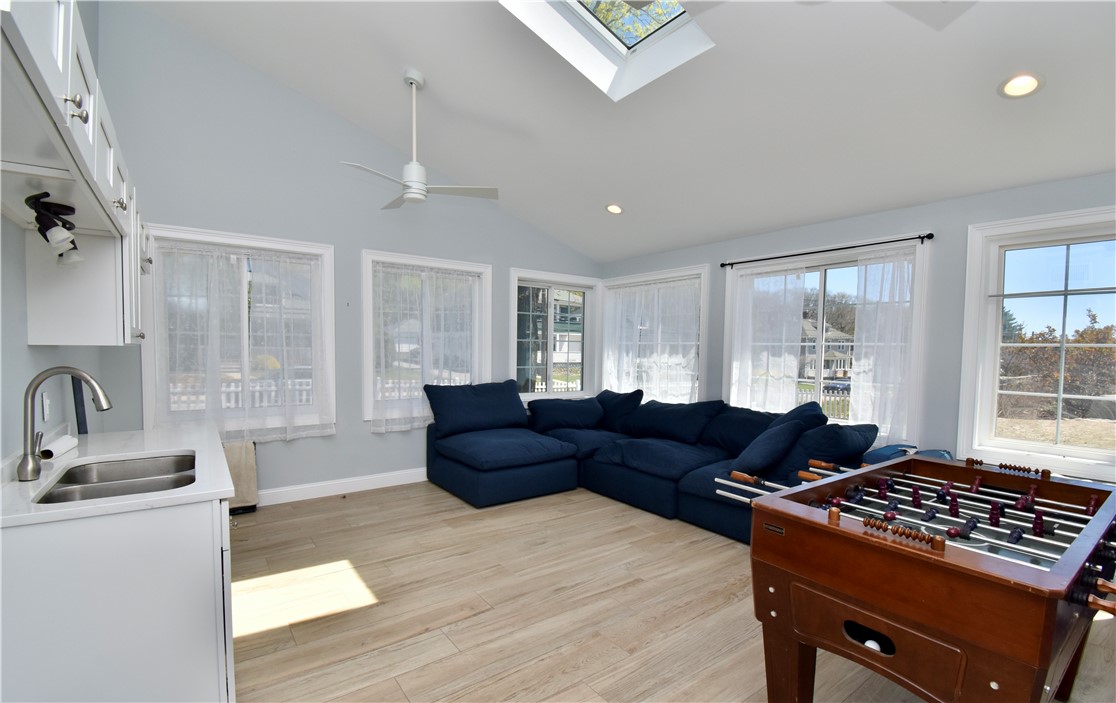 210 High Street Westerly, RI 02891 - Photo 6 of 25