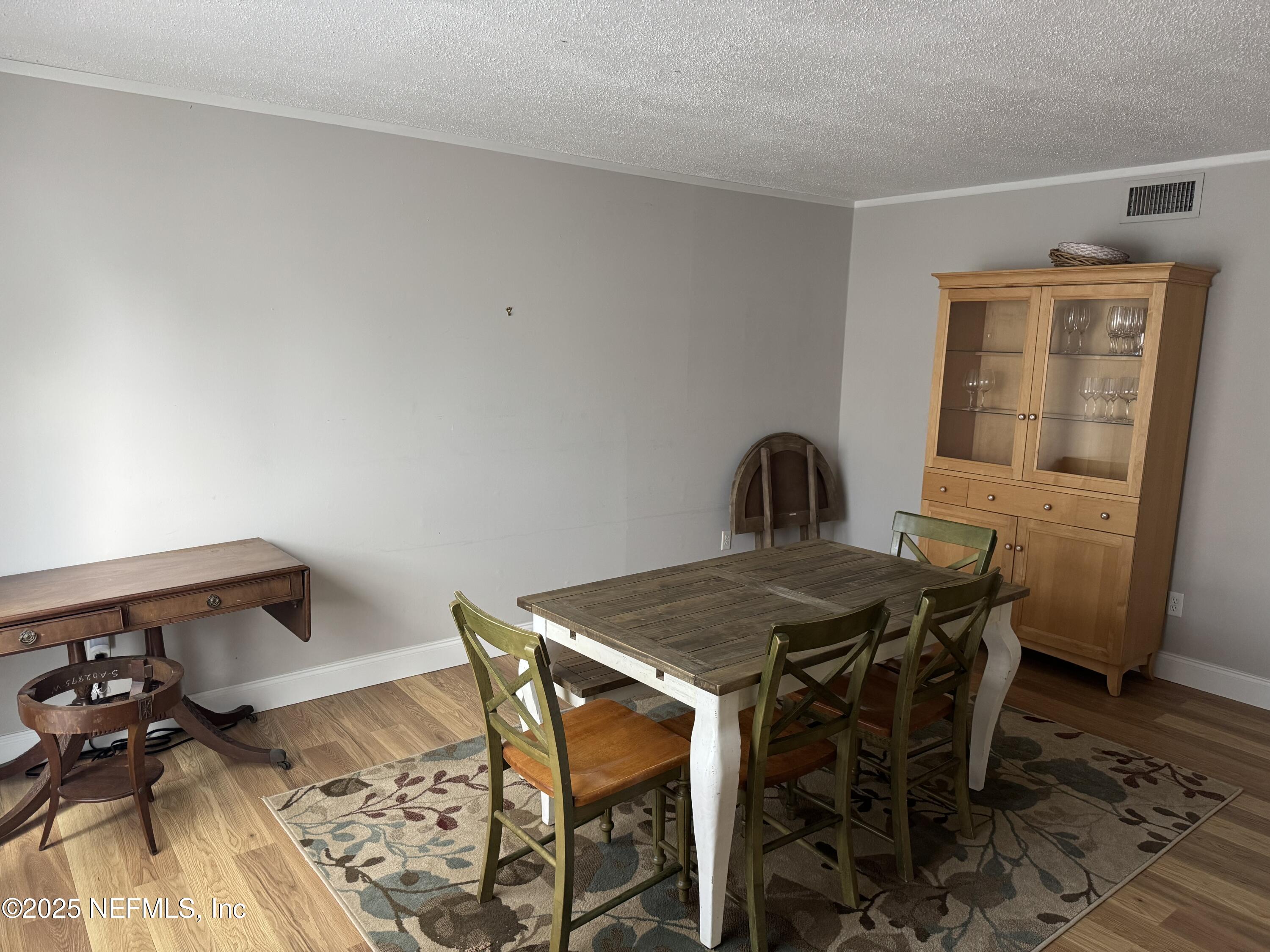 2233 Seminole Road, Unit 33 Atlantic Beach, FL 32233 - Photo 14 of 14 a table and chairs in a room