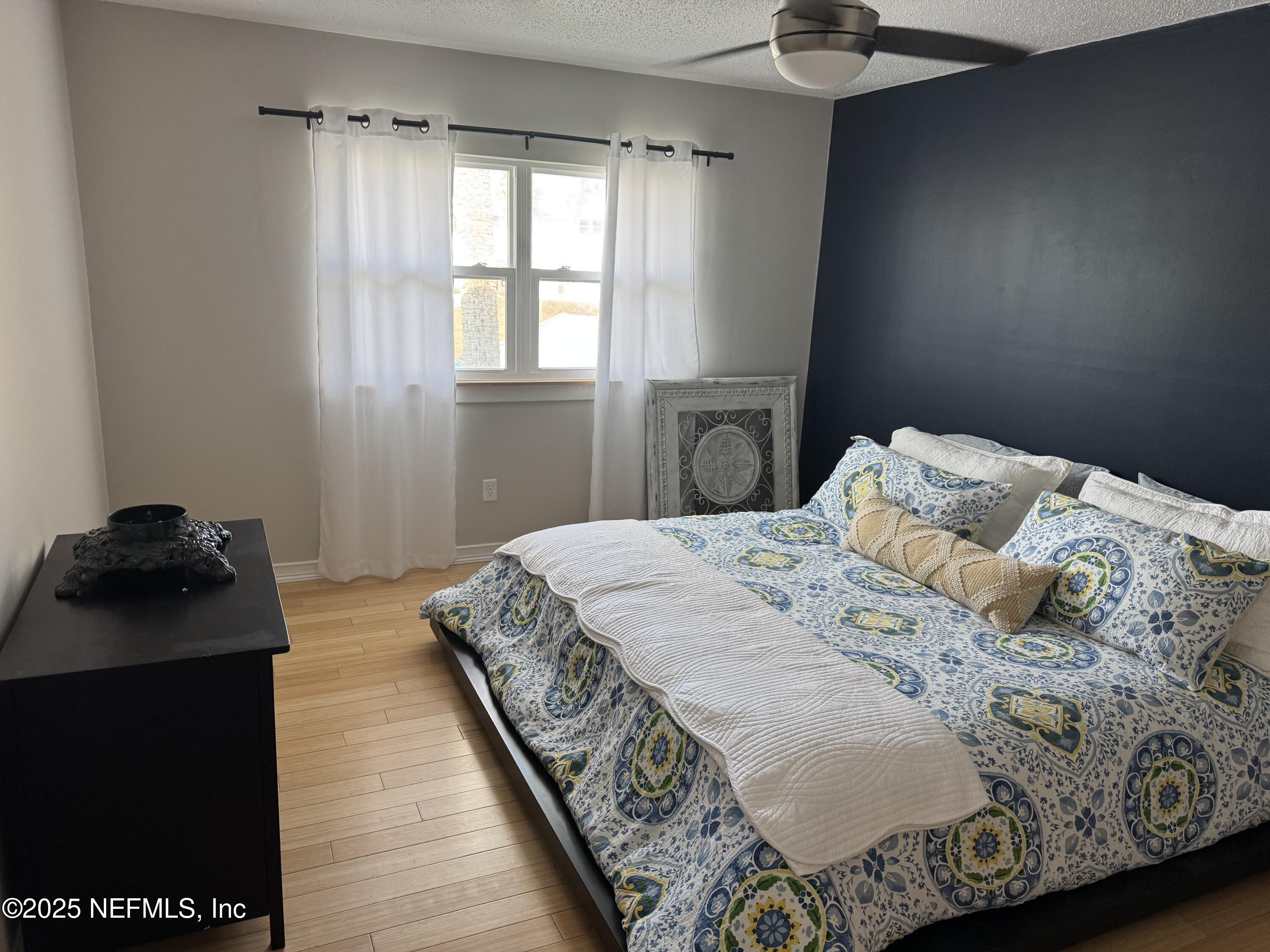 2233 Seminole Road, Unit 33 Atlantic Beach, FL 32233 - Photo 9 of 14 a bedroom with a bed and a window