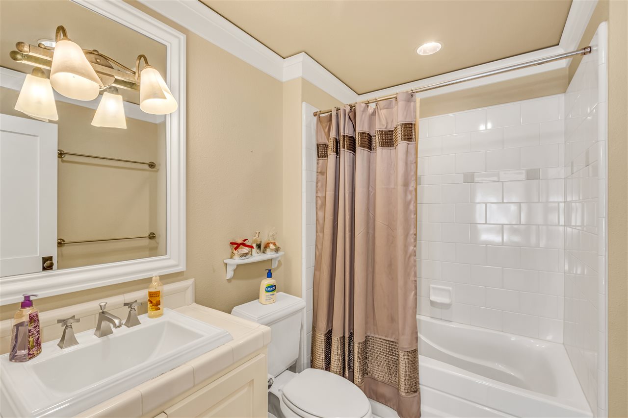 70 Hawk Ridge Clio, CA 96106 - Photo 16 of 21 Guest Bathroom