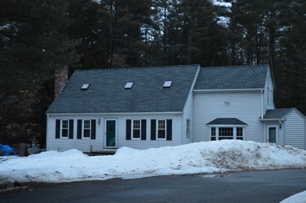 12 Old Battery Road Townsend, MA 01474 - Photo 1 of 3 a front view of house with yard