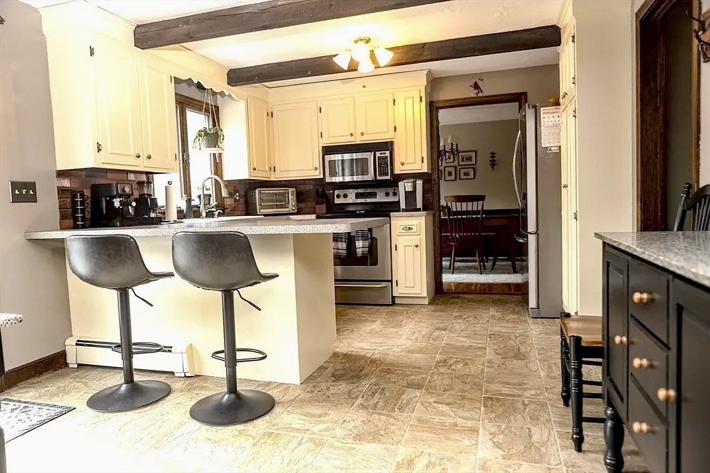 27 Carl Road Walpole, MA 02081 - Photo 5 of 25 Gallery Image 5