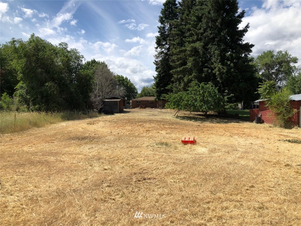 1708 Locust Street Wenatchee, WA 98801 - Photo 1 of 3 Gallery Image 1