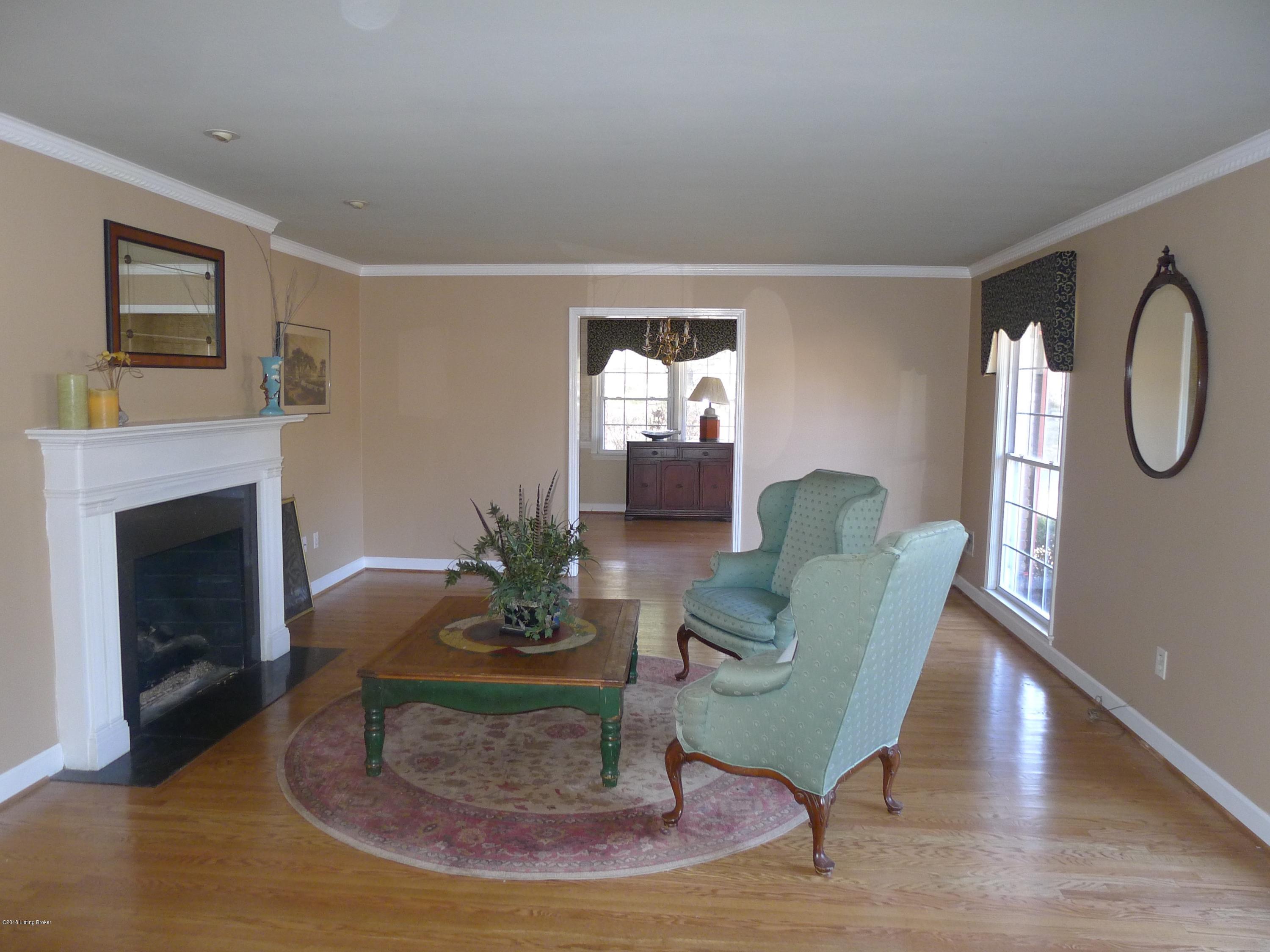 6412 Regal Road Louisville, KY 40222 - Photo 9 of 58 Living room
