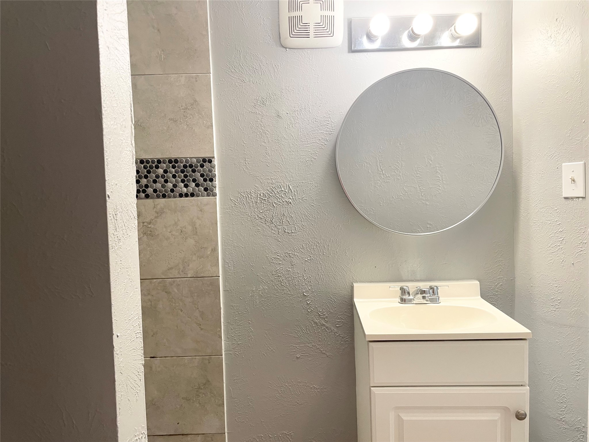 7515 Bayway Drive, Unit 2 Baytown, TX 77520 - Photo 11 of 15 Bathroom