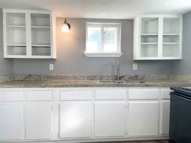 $795 | 7515 Bayway Drive, Unit 2, Baytown, TX 77520