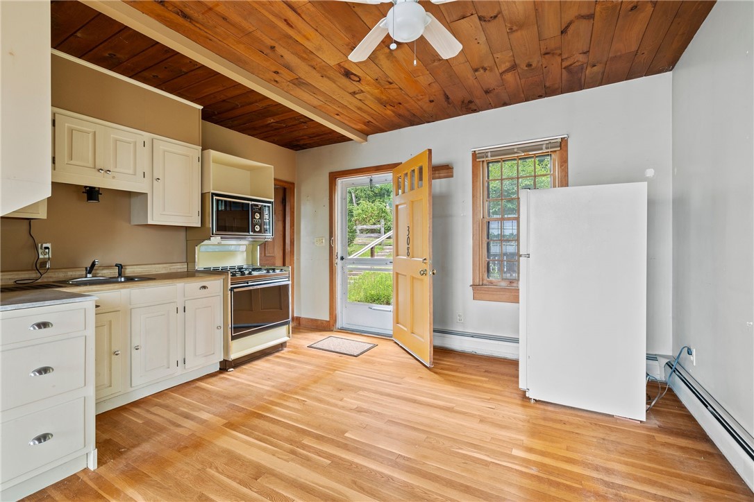 308 Riverside Drive Tiverton, RI 02878 - Photo 5 of 39