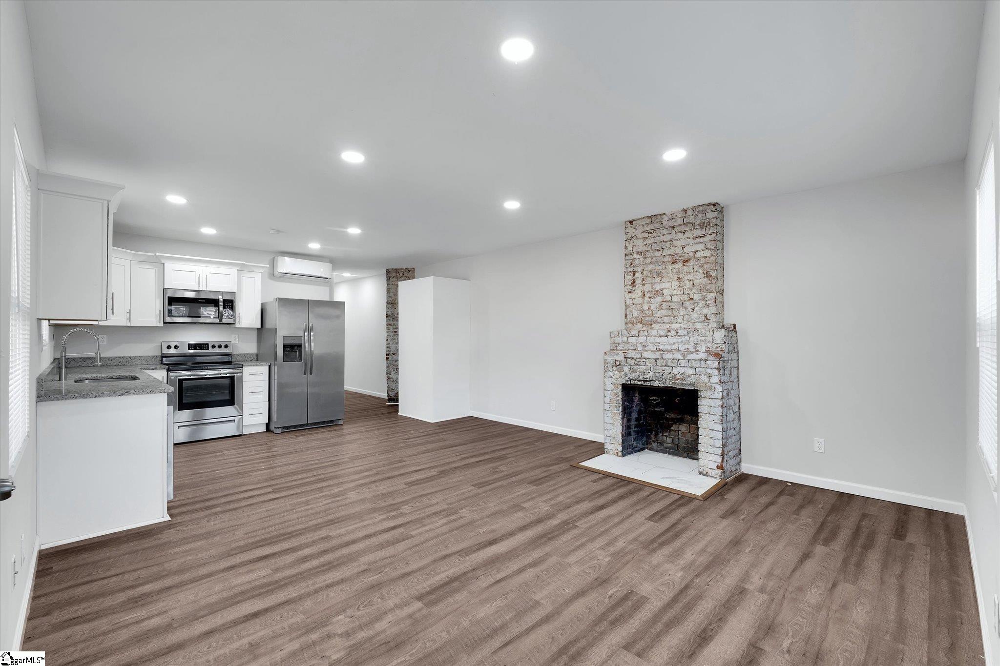 622 Perry Road, Unit A/ B Greenville, SC 29609 - Photo 2 of 24