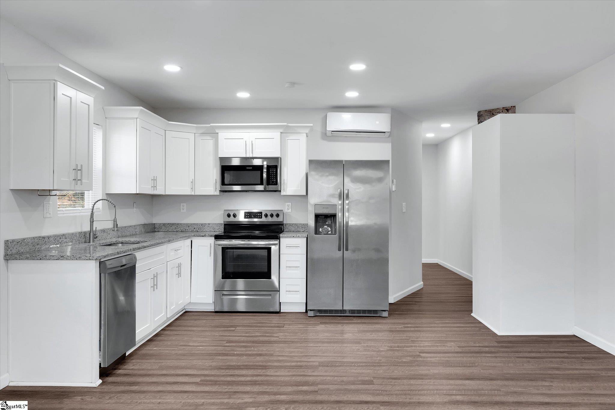 622 Perry Road, Unit A/ B Greenville, SC 29609 - Photo 5 of 24