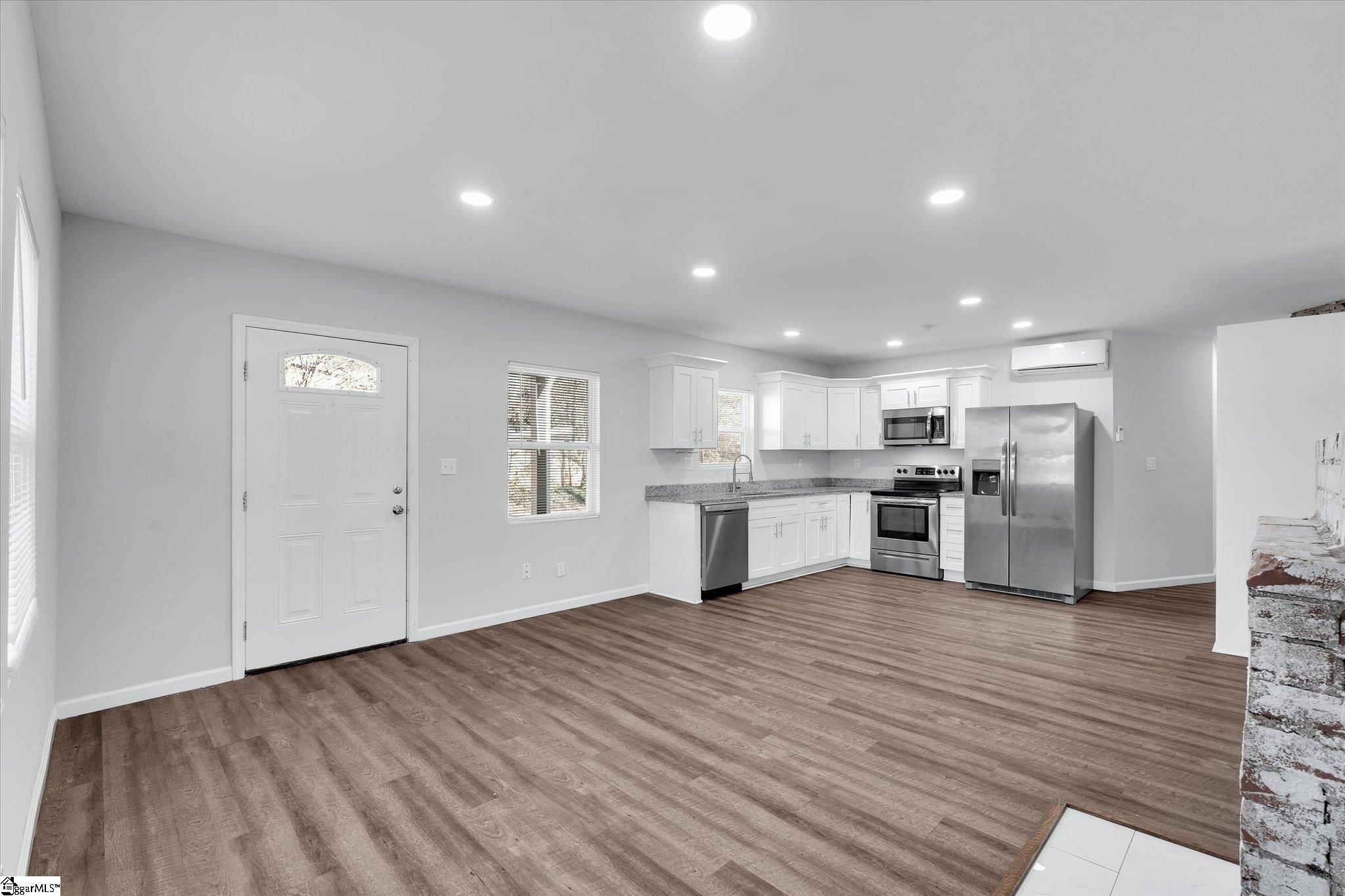 622 Perry Road, Unit A/ B Greenville, SC 29609 - Photo 6 of 24