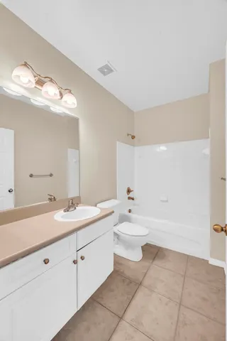 $1,900 | 319 Southeast Kitching Circle, Stuart, FL 34994