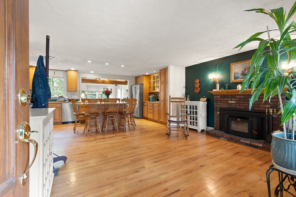 16 Jionzo Road Milford, MA 01757 - Photo 4 of 25