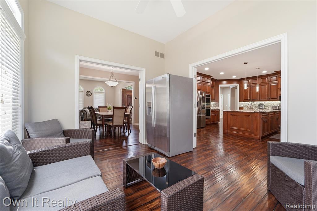 48280 Gladstone Road Canton, MI 48188 - Photo 14 of 59 Gallery Image 14