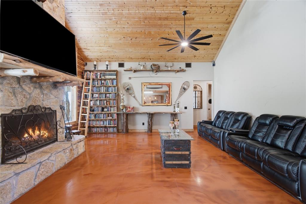 722 3 Skillet Road Springtown, TX 76082 - Photo 12 of 40