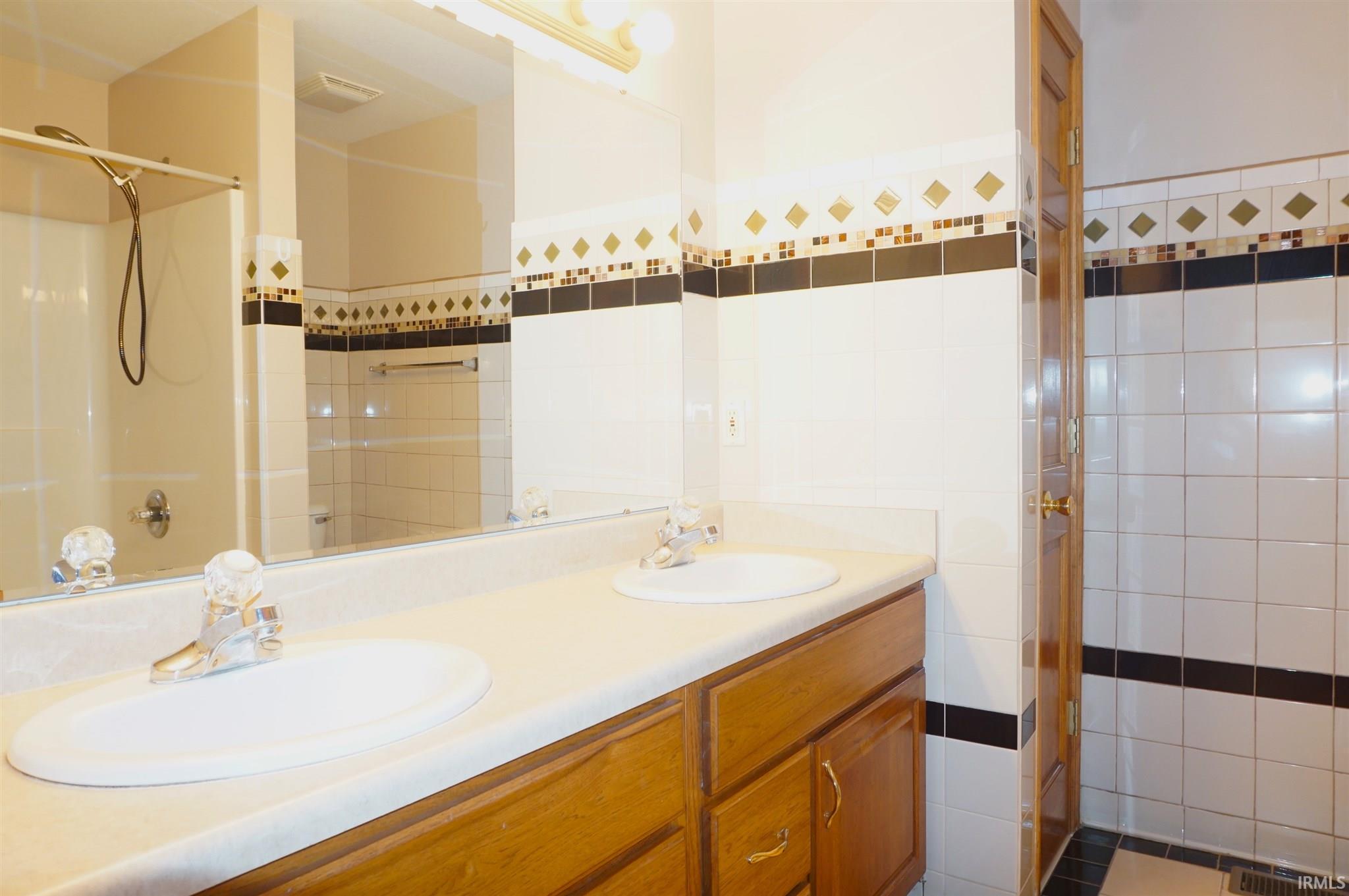 12426 Cliff View Court Fort Wayne, IN 46818 - Photo 16 of 25