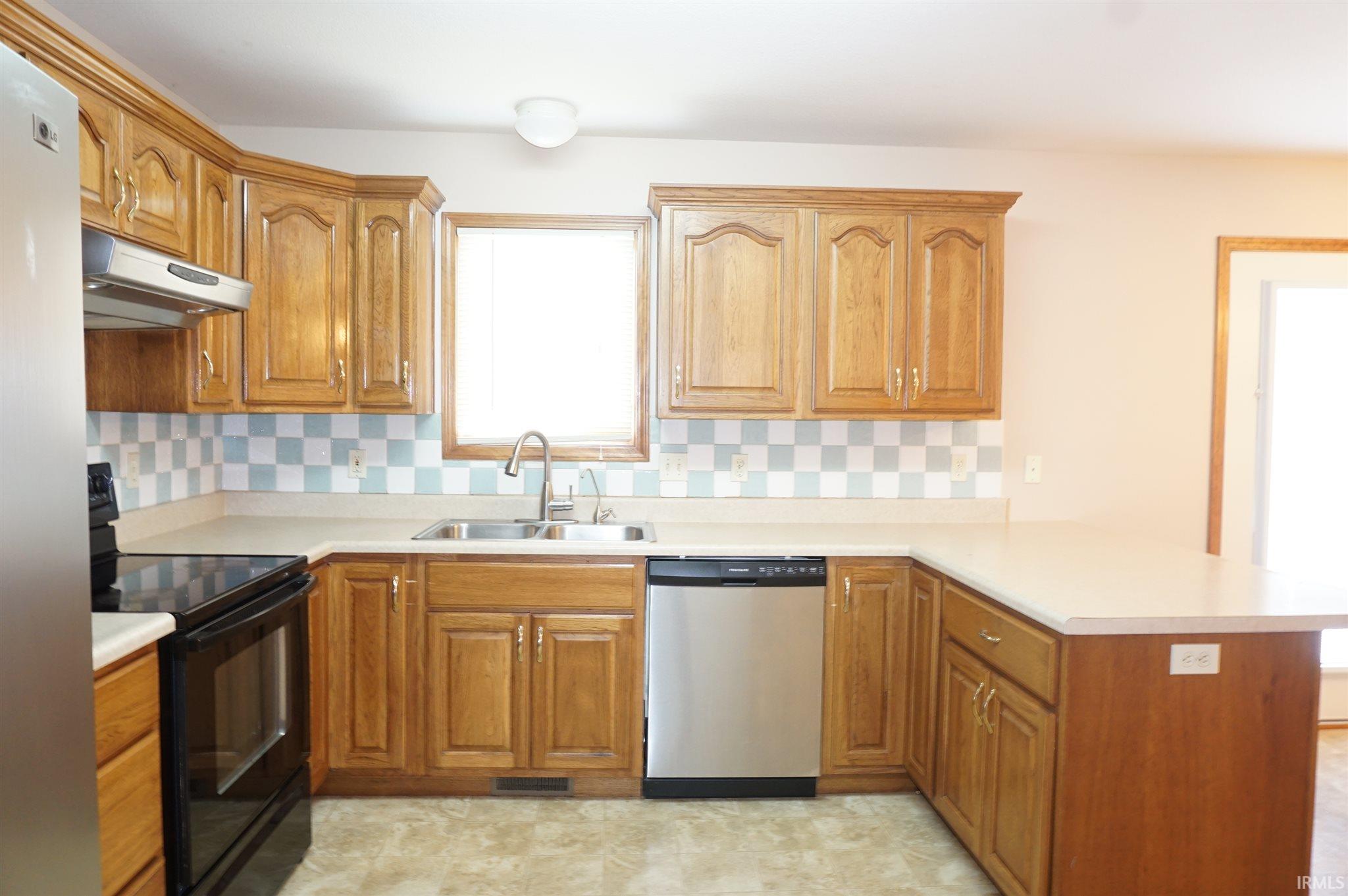 12426 Cliff View Court Fort Wayne, IN 46818 - Photo 10 of 25