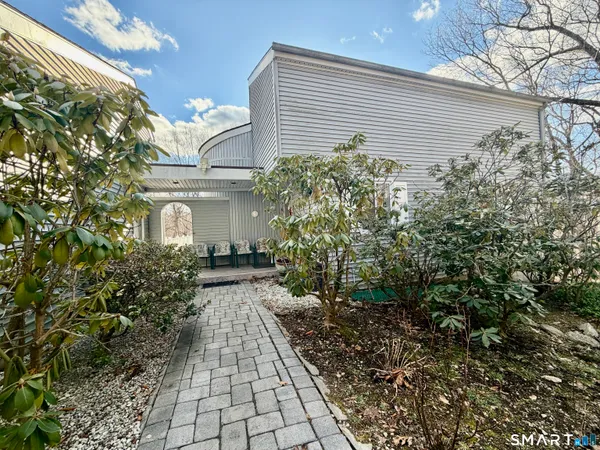 $699,000 | 11 Chestnut Hill Road, Sherman, CT 06784