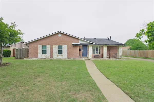 $325,000 | 1125 Shadyglen Circle, Richardson, TX 75081