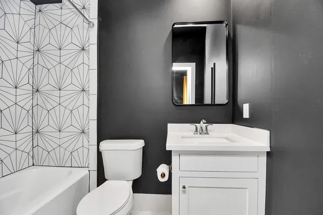 $12,000 | 2303 Yupon Street, Houston, TX 77006