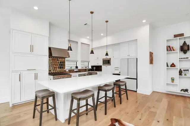 $12,000 | 2303 Yupon Street, Houston, TX 77006