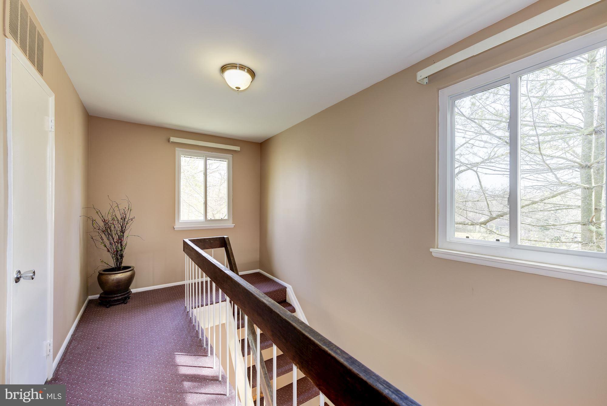 14916 Chestnut Ridge Court Gaithersburg, MD 20878 - Photo 18 of 36 Upper Level Landing
