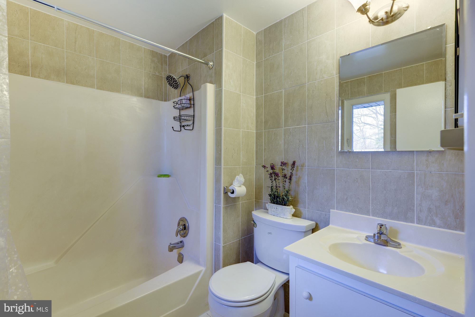 14916 Chestnut Ridge Court Gaithersburg, MD 20878 - Photo 22 of 36 Master Bath
