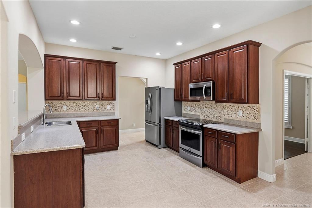 2029 Southwest Panther Trace Stuart, FL 34997 - Photo 12 of 46