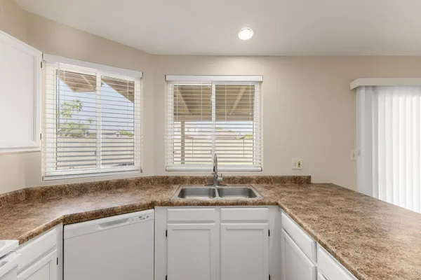 $2,150 | 1704 South 39th Street, Unit 13, Mesa, AZ 85206