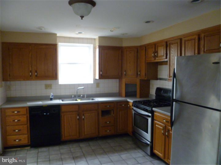 349 Spring Street Reading, PA 19601 - Photo 3 of 10 Gallery Image 3