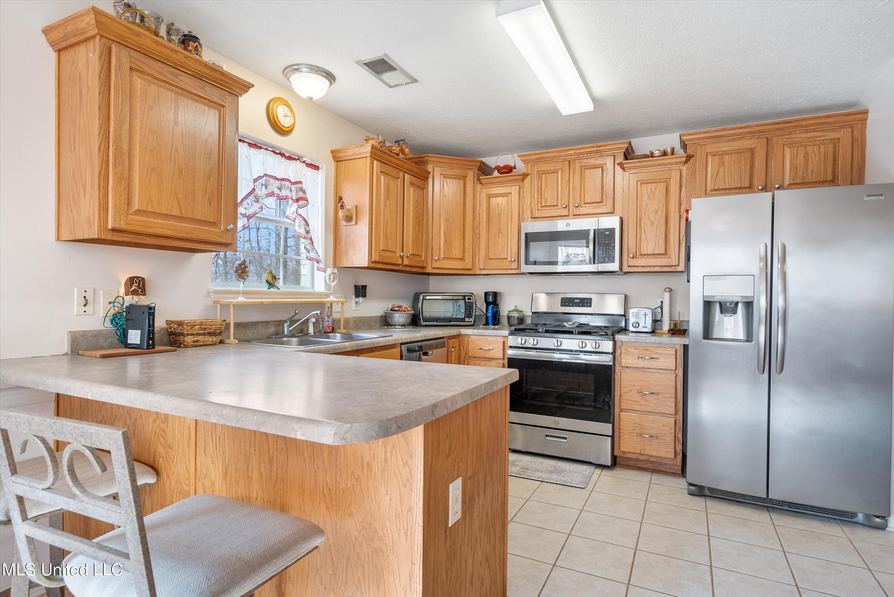 57 Timber Ridge Drive Byhalia, MS 38611 - Photo 8 of 30 08-Kitchen