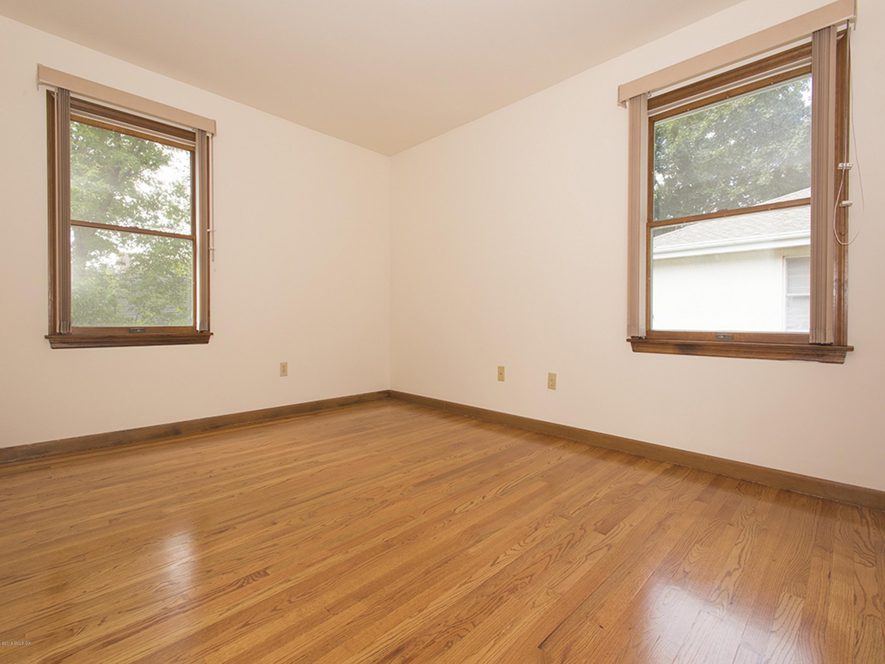 108 Monica Road, Unit 4 Greenwich, CT 06831 - Photo 12 of 20 106 Monica St B_Greenwich_digital_16
