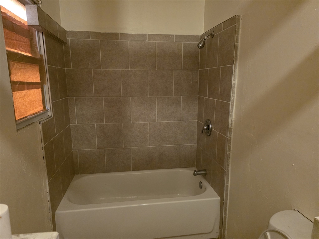 21 Clifford Street Springfield, MA 01109 - Photo 4 of 12 Gallery Image 4