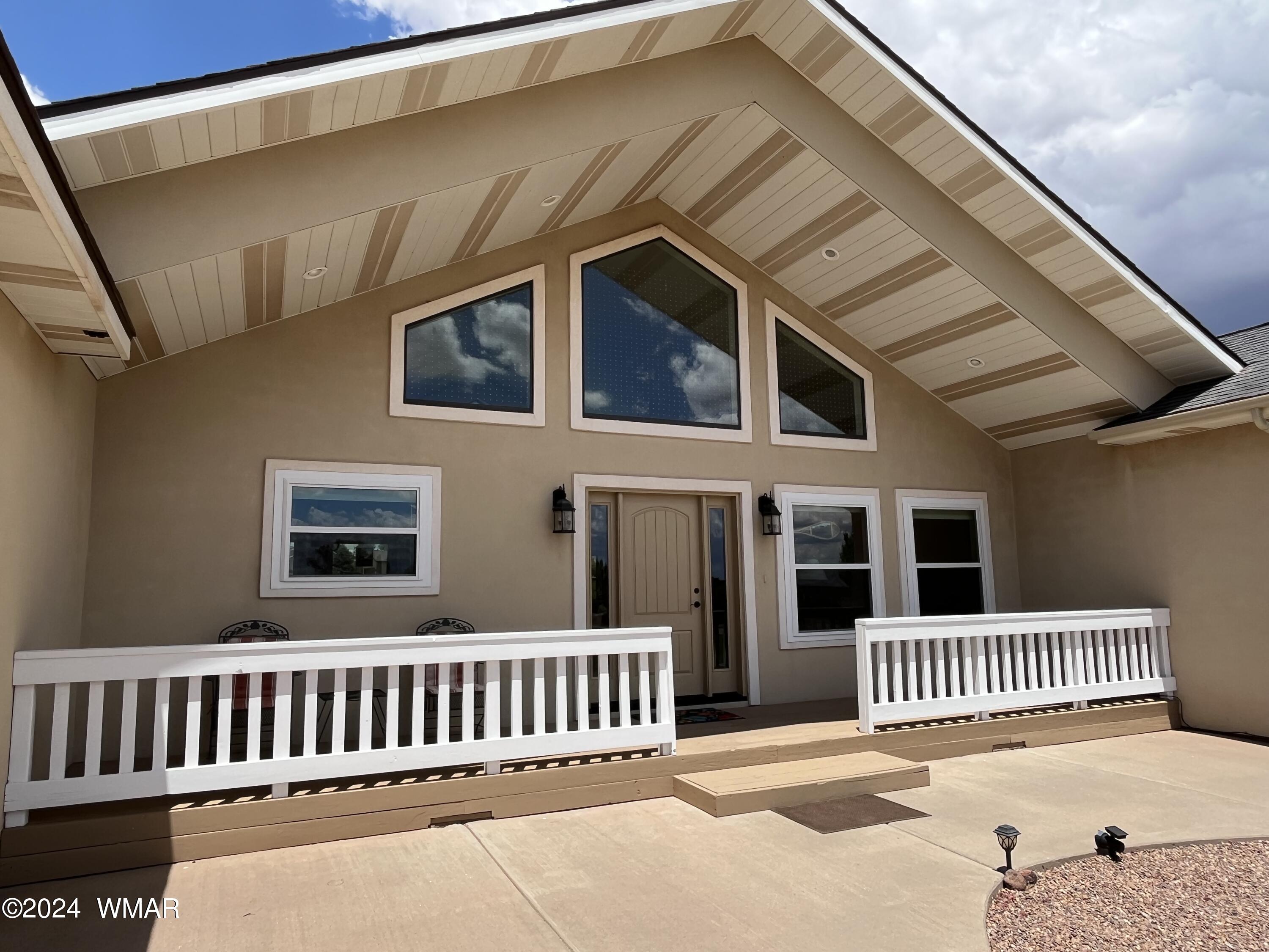 1968 West 7th S Street Snowflake, AZ 85937 - Photo 4 of 39 a balcony with a garden