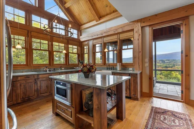 $1,865,000 | 380 Partridge Hill, Unit 22, Manchester, VT 05255