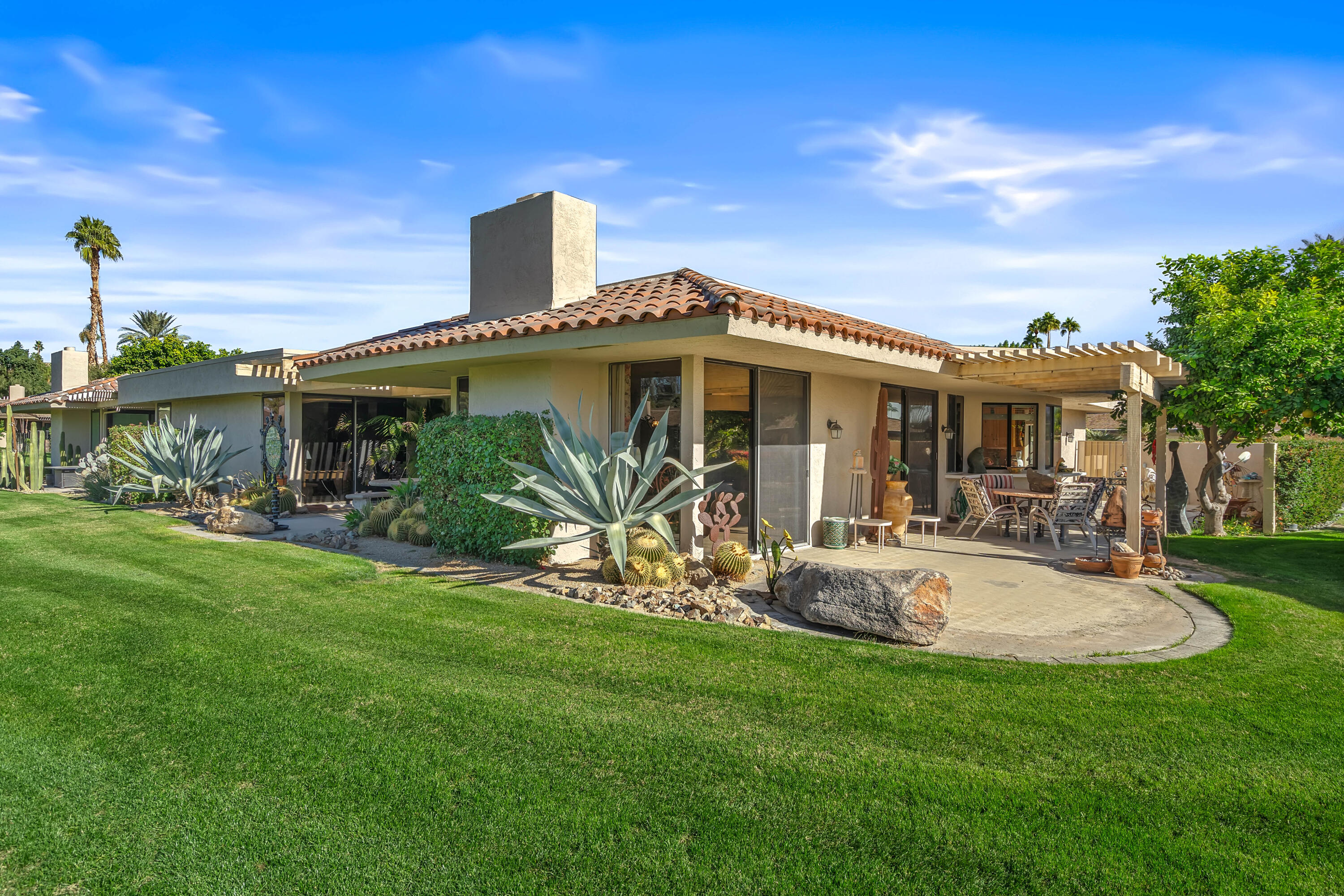 9 Swarthmore Court Rancho Mirage, CA 92270 - Photo 29 of 43 a view of a house with backyard sitting area and garden