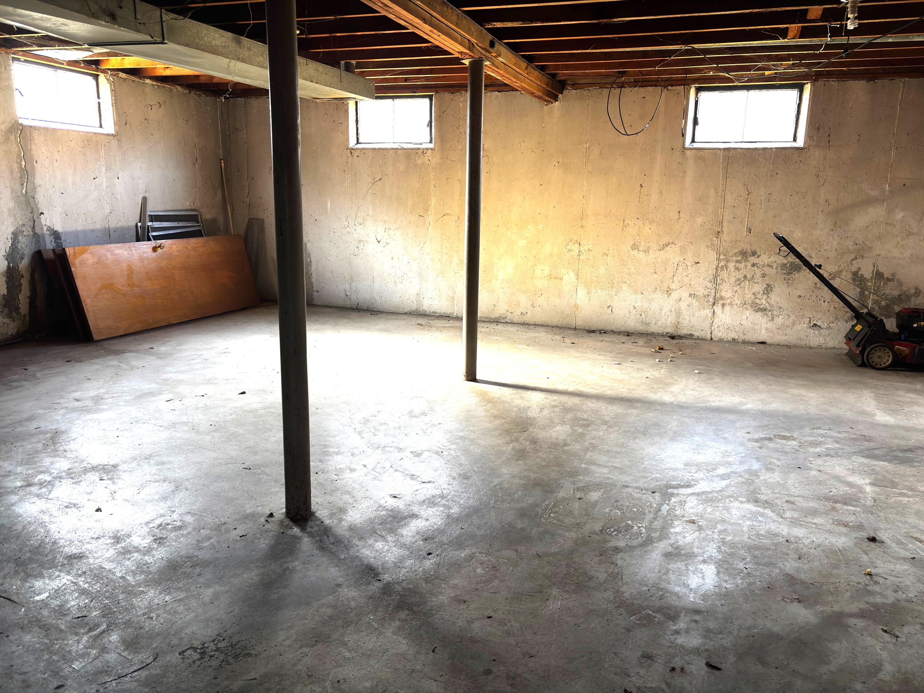 2501 Liberty Road Northwest Roanoke, VA 24012 - Photo 10 of 13 IMG_1797