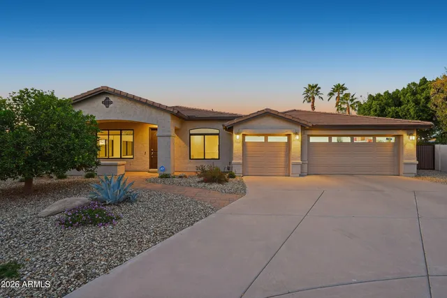 $925,000 | 4622 East Des Moines Street, Mesa, AZ 85205