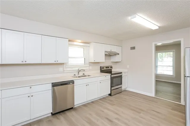 $2,230 | 9952 North Charlotte Street, Kansas City, MO 64155