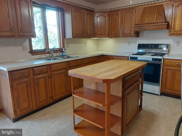 $274,900 | 912 Poplar Lane, Lebanon, PA 17046