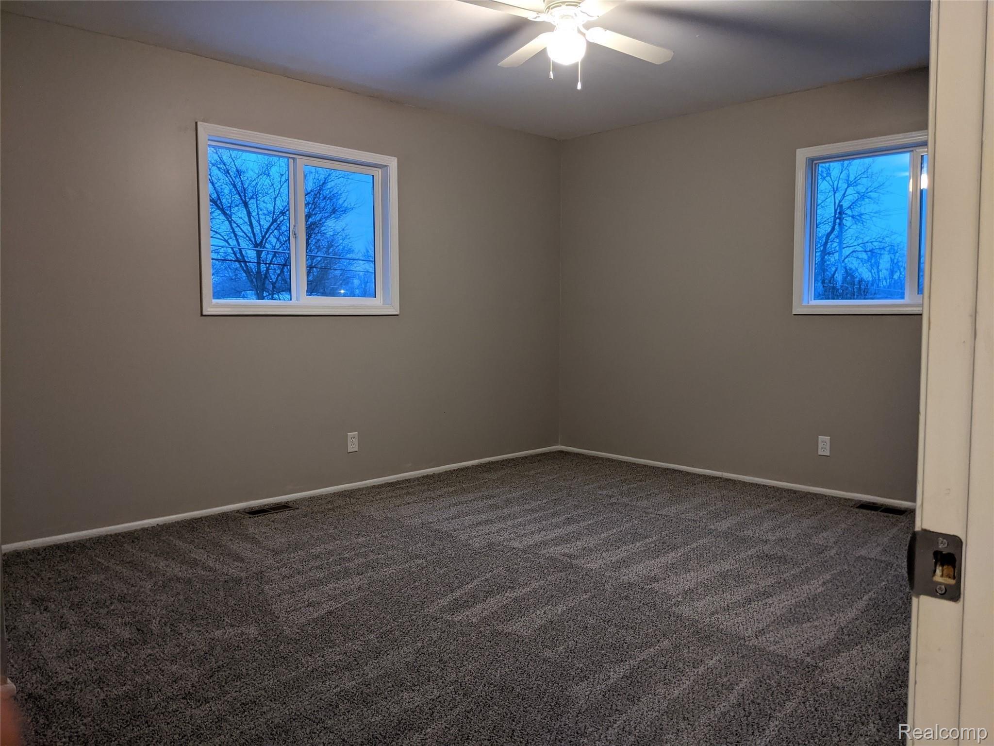 4051 Hunter Road Flint, MI 48504 - Photo 22 of 37 2Nd floor second bedroom