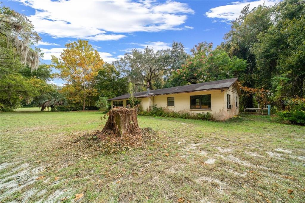 7173 West R Thomas Road Keystone Heights, FL 32656 - Photo 30 of 59 a house view with a garden space