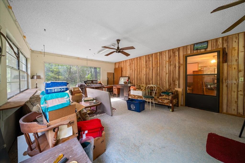 7173 West R Thomas Road Keystone Heights, FL 32656 - Photo 34 of 59 a living room with furniture and a floor to ceiling window