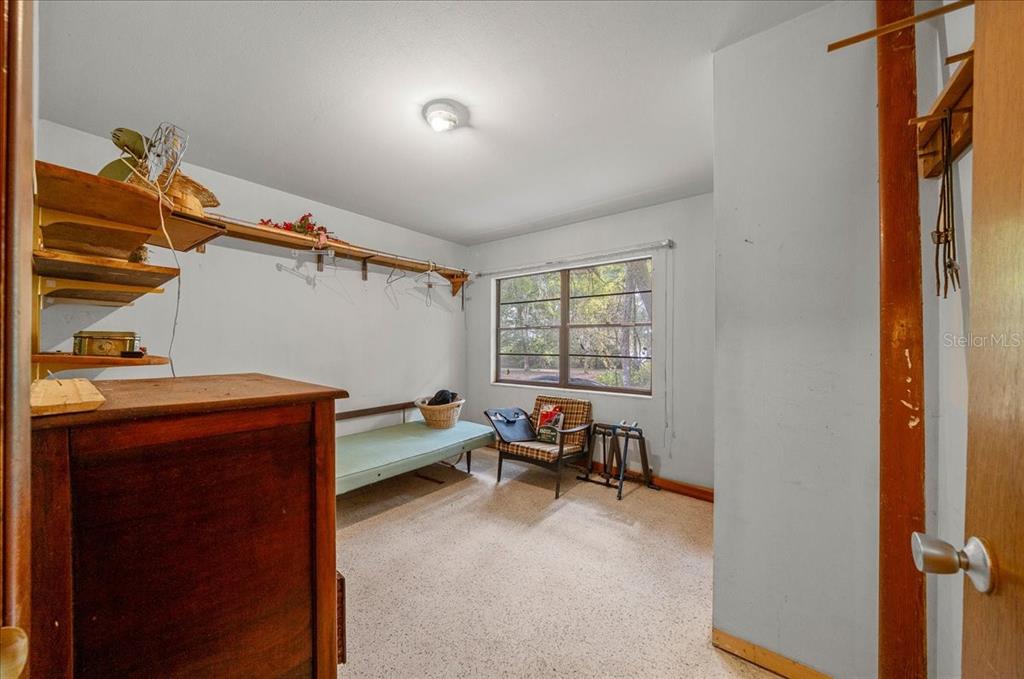 7173 West R Thomas Road Keystone Heights, FL 32656 - Photo 50 of 59 a room with furniture and a window