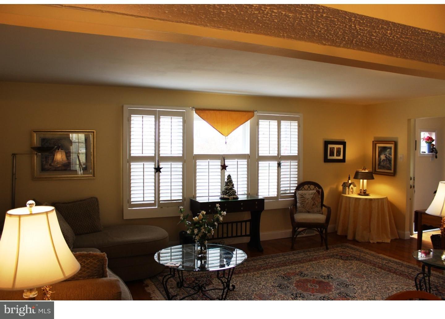 1298 Whitney Road Southampton, PA 18966 - Photo 5 of 25 Living Room