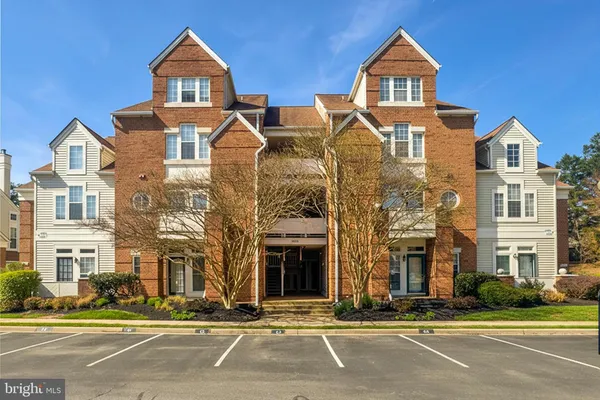 $405,000 | 6984 Ellingham Circle, Unit 64, Alexandria, VA 22315