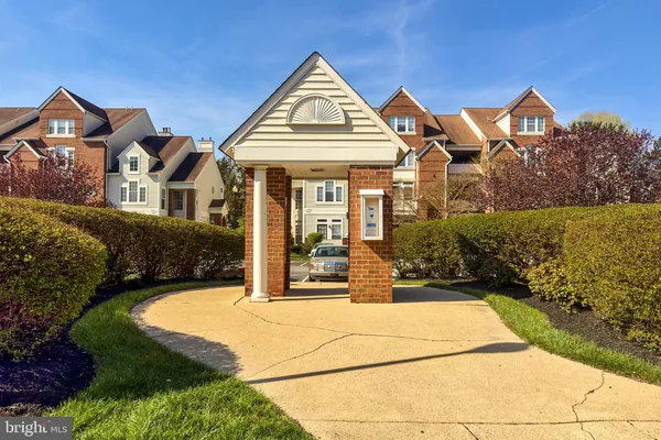 $405,000 | 6984 Ellingham Circle, Unit 64, Alexandria, VA 22315