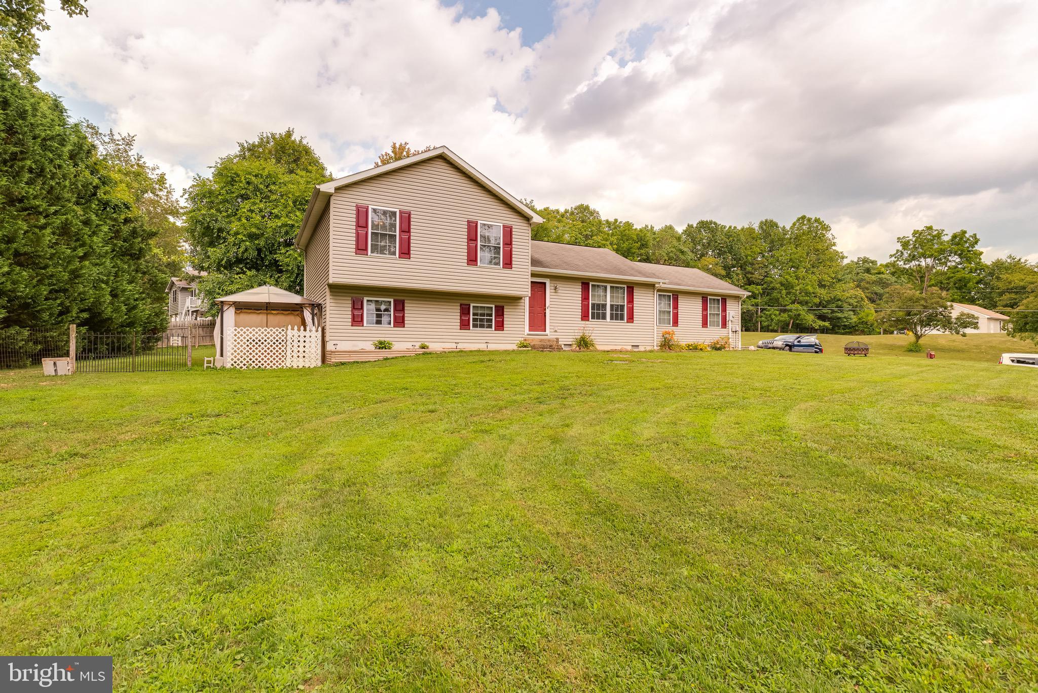 43 Canal Road Falling Waters, WV 25419 - Photo 3 of 44
